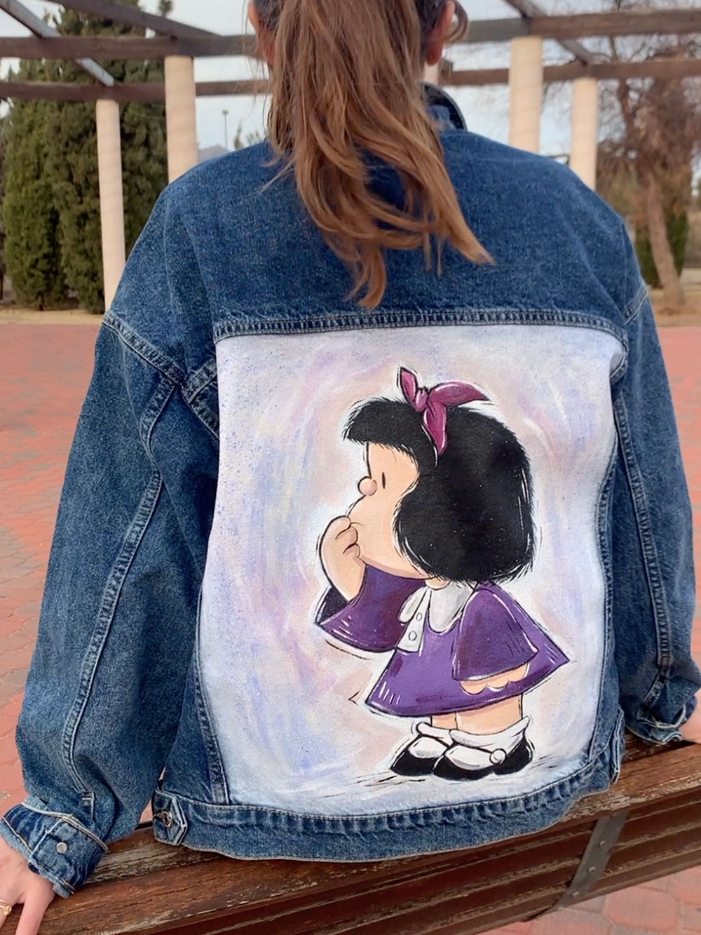 cazadora pintada de mafalda